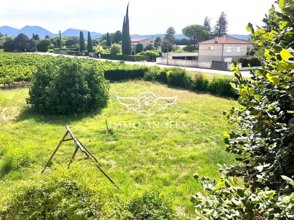 Valréas – Maison ancienne à réinventer, grand terrain, mille possibilités