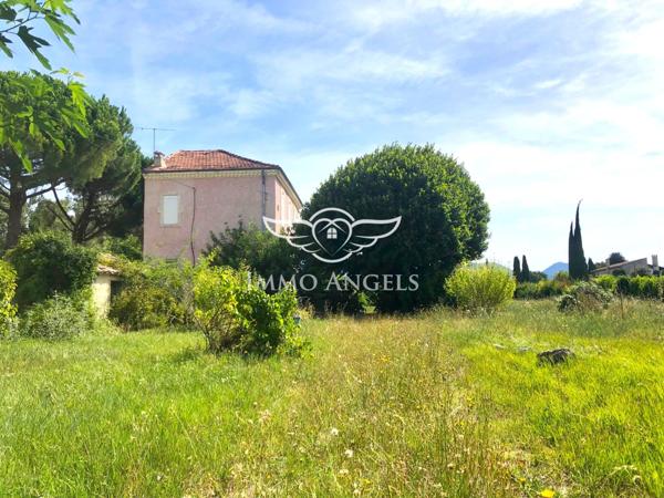 Valréas – Maison ancienne à réinventer, grand terrain, mille possibilités