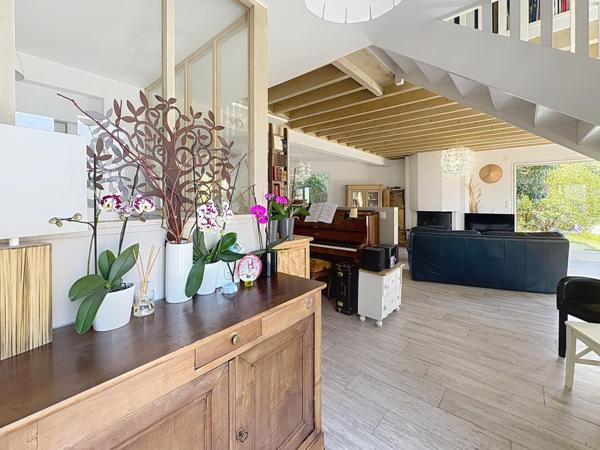 Rare en plein centre de Bruz : maison contemporaine 175 m² avec piscine !