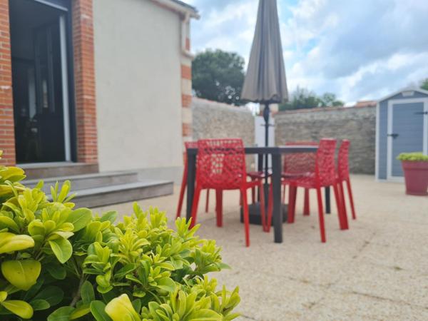 La Garnache (85710) LA GARNACHE - MAISON DE MAITRE DE TROIS CHAMBRES