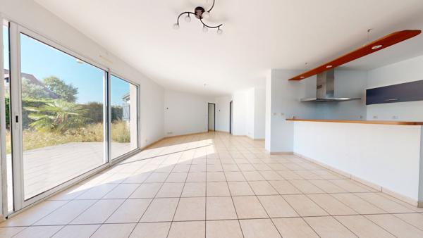 ITEUIL - PLAIN PIED - 131 m² - 5 CHAMBRES - JARDIN