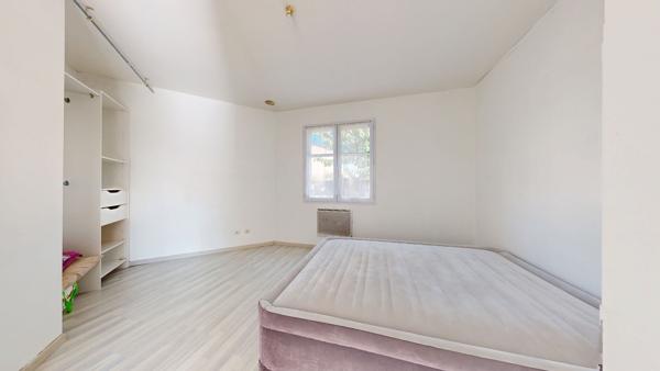 ITEUIL - PLAIN PIED - 131 m² - 5 CHAMBRES - JARDIN