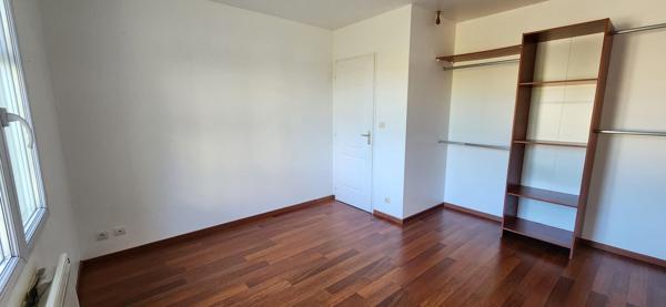 ITEUIL - PLAIN PIED - 131 m² - 5 CHAMBRES - JARDIN