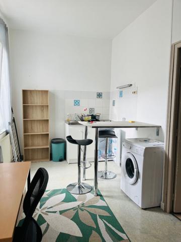 A LOUER APPARTEMENT  MEUBLE EN PLEIN CENTRE VILLE DE ST QUENTIN 02100
