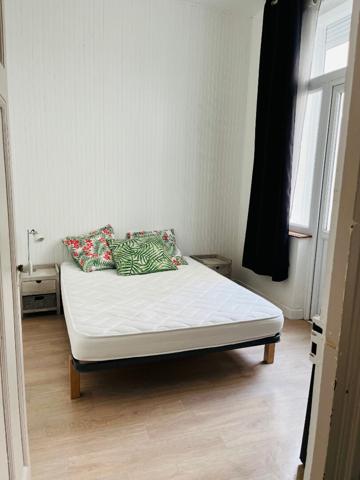 A LOUER APPARTEMENT  MEUBLE EN PLEIN CENTRE VILLE DE ST QUENTIN 02100
