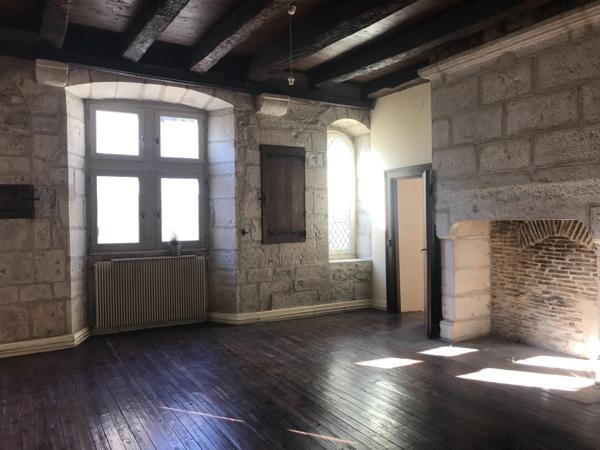 Dpt Dordogne (24), à vendre PERIGUEUX immeuble de 360 m²