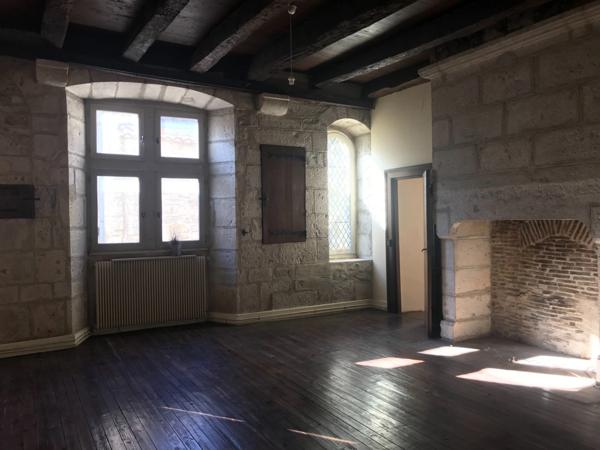 Dpt Dordogne (24), à vendre PERIGUEUX immeuble de 360 m²