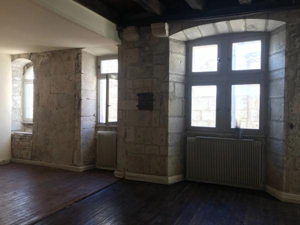 Dpt Dordogne (24), à vendre PERIGUEUX immeuble de 360 m²