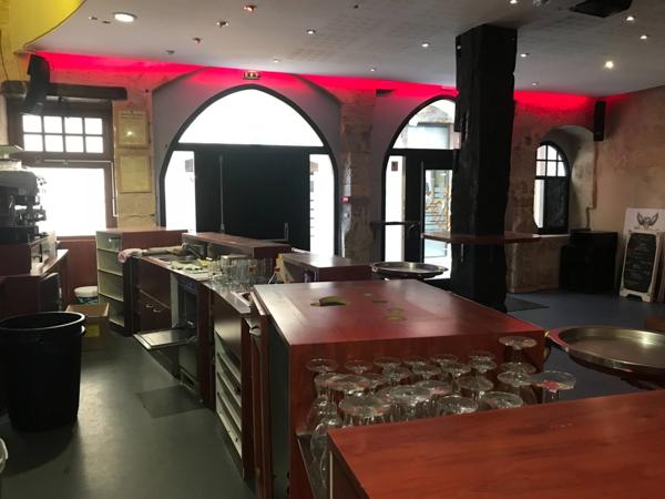 Dpt Dordogne (24), à vendre PERIGUEUX immeuble de 360 m²