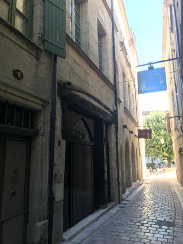 Dpt Dordogne (24), à vendre PERIGUEUX immeuble de 360 m²