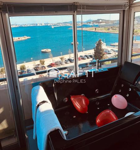 Dernier étage, vue mer panoramique et balnéo face à l’horizon – Investissement clé en main à La Seyne-sur-Mer.