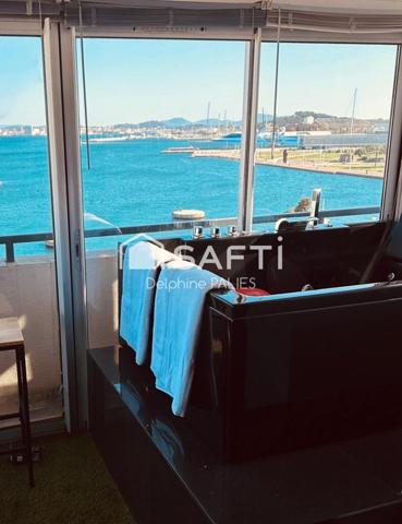 Dernier étage, vue mer panoramique et balnéo face à l’horizon – Investissement clé en main à La Seyne-sur-Mer.