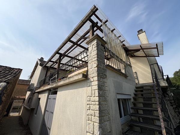 86580 VOUNEUIL SOUS BIARD Immeuble Vouneuil Sous Biard - 228 m2