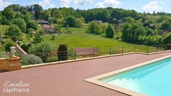 Propriété contemporaine avec piscine comprenant 3 logements indépendants