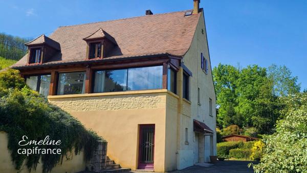 Propriété contemporaine avec piscine comprenant 3 logements indépendants
