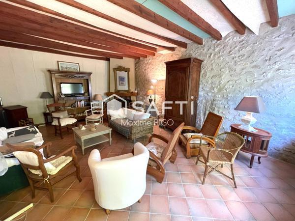 Ferme en pierre 6 pièces 218m² avec 2 hangars