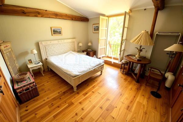 Ferme en pierre 6 pièces 218m² avec 2 hangars