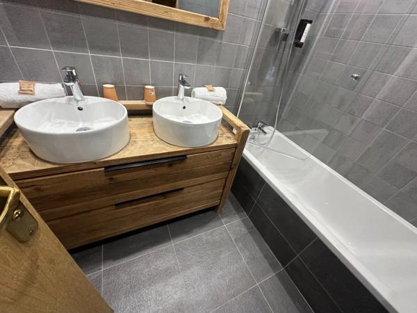 A vendre FDC et MURS, Sport d'Hiver en Savoie 1650m, Hotel Restaurant Terrasse CA 828KE