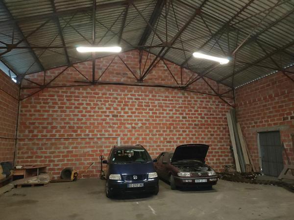 BATIMENT / ENTREPOT 350 m² AVEC PARKING