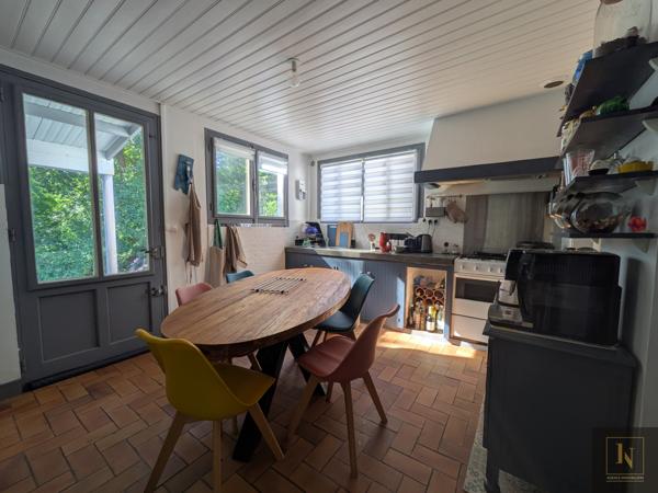 Maison
                                                                                                                                                                                                                                                                                                                        2 pièce(s)                                                                                                                                                                                                          3 chambre(s)                                                                                                                                                                                                          61.3  m²