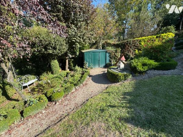 Au calme d'un hameau, habitation avec garage et jardin