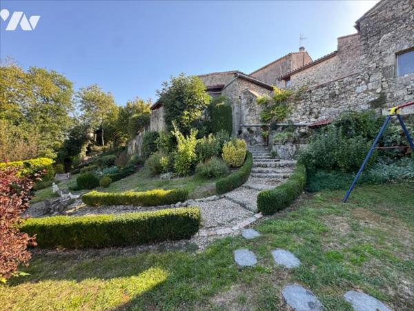 Au calme d'un hameau, habitation avec garage et jardin