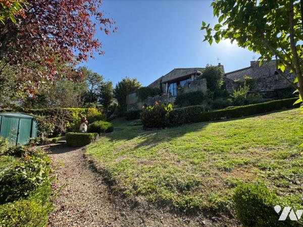 Au calme d'un hameau, habitation avec garage et jardin