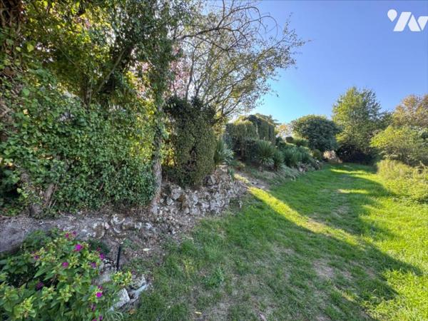 Au calme d'un hameau, habitation avec garage et jardin
