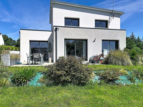 Maison Briec vie de plain-pied, 4 chambres, secteur prisé, bourg à pied.