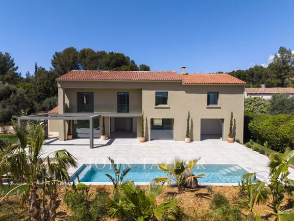 La Cadière-d’Azur – Bastide rénovée de 250 m² avec piscine et vue campagne