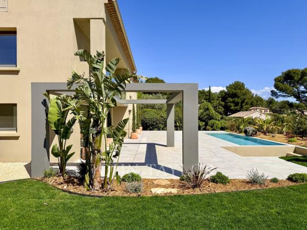 La Cadière-d’Azur – Bastide rénovée de 250 m² avec piscine et vue campagne