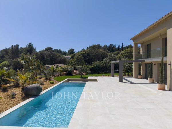 La Cadière-d’Azur – Bastide rénovée de 250 m² avec piscine et vue campagne