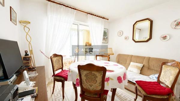 Vente                                                      Appartement
                        
                     2 pièces                      30 m2                     à Fréjus