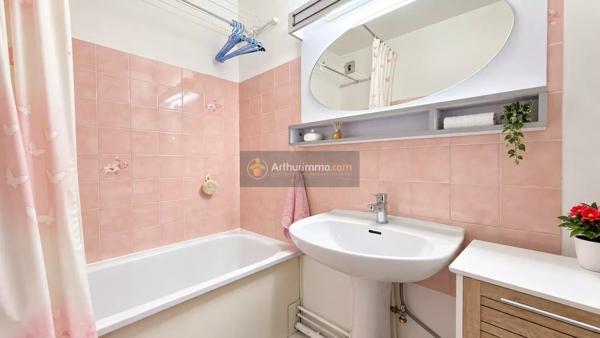 Vente                                                      Appartement
                        
                     2 pièces                      30 m2                     à Fréjus