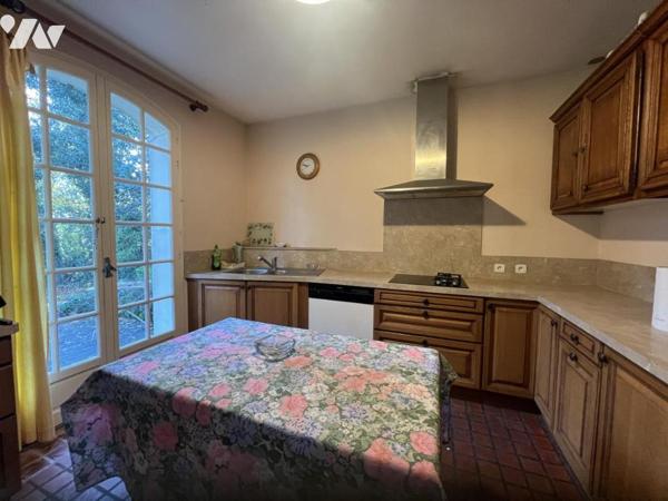 LA FERTE MACE, maison 3ch, sous-sol, terrain arboré