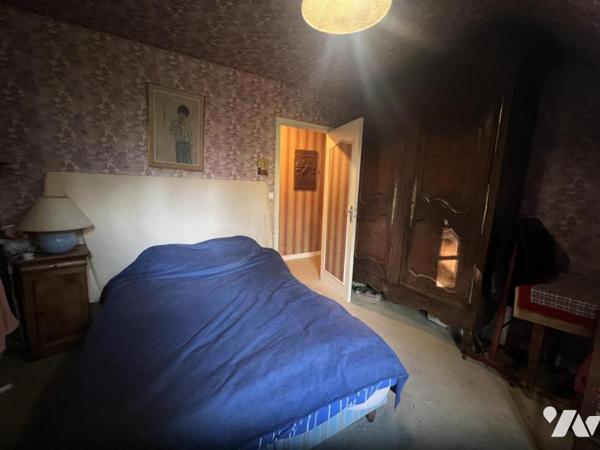 LA FERTE MACE, maison 3ch, sous-sol, terrain arboré