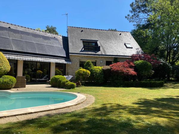PROPRIÉTÉ AVEC PISCINE - 210 m² - PLOEMEL