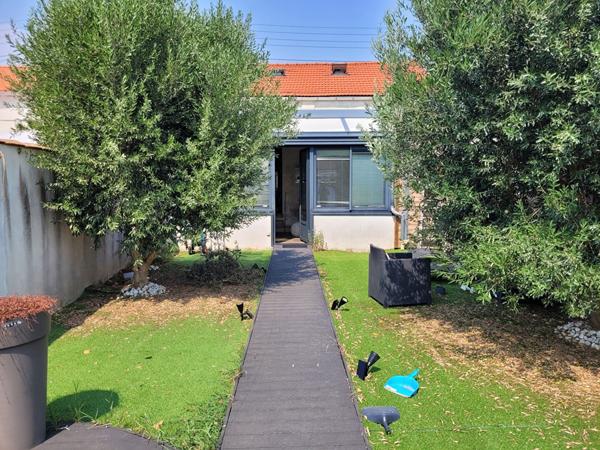 ROCHEFORT quartier voltaire maison de 110 m² de type 3 avec véranda - jardin intime
