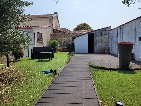 ROCHEFORT quartier voltaire maison de 110 m² de type 3 avec véranda - jardin intime