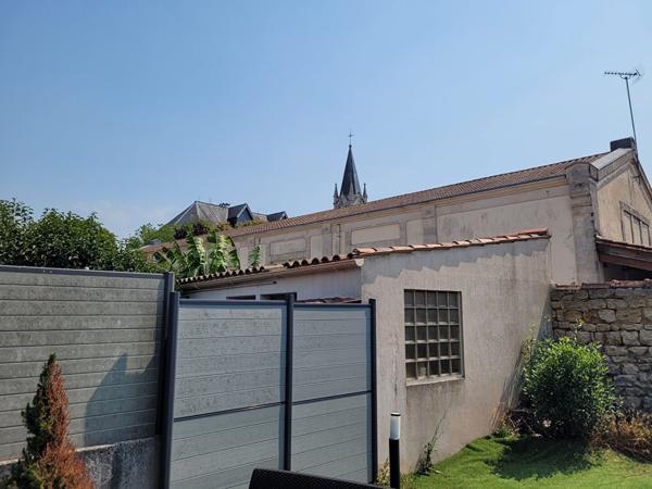 ROCHEFORT quartier voltaire maison de 110 m² de type 3 avec véranda - jardin intime