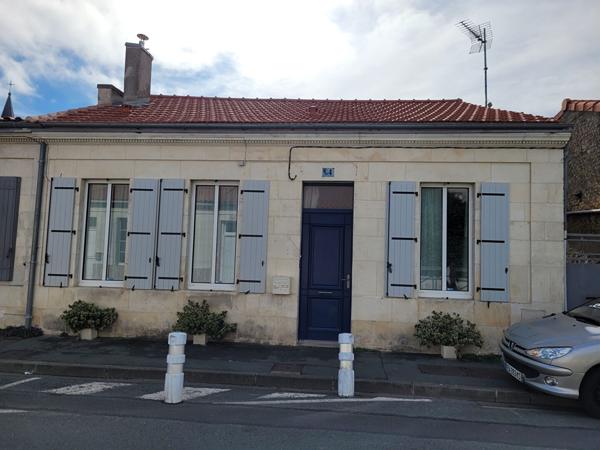 ROCHEFORT quartier voltaire maison de 110 m² de type 3 avec véranda - jardin intime