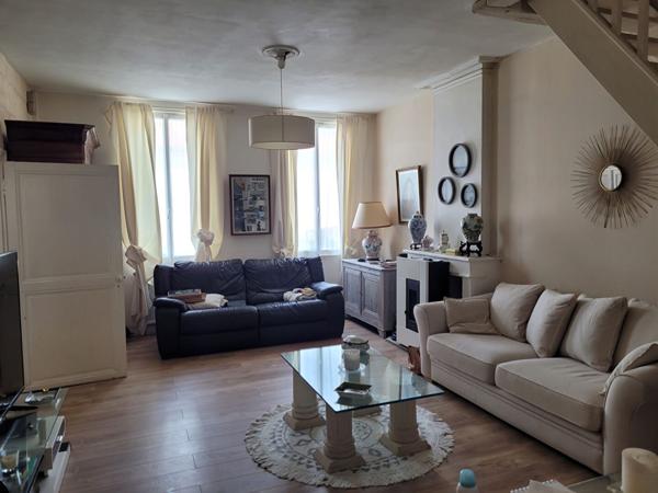 ROCHEFORT quartier voltaire maison de 110 m² de type 3 avec véranda - jardin intime