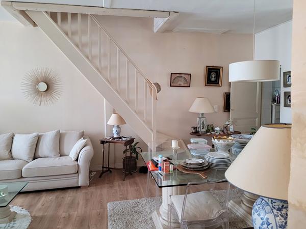 ROCHEFORT quartier voltaire maison de 110 m² de type 3 avec véranda - jardin intime