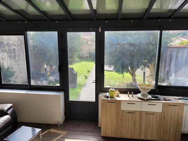 ROCHEFORT quartier voltaire maison de 110 m² de type 3 avec véranda - jardin intime