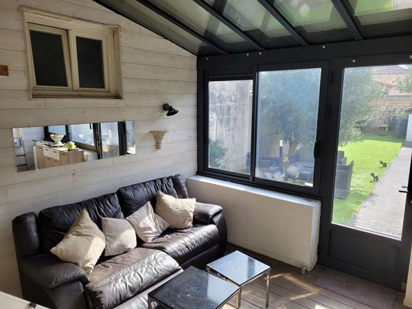 ROCHEFORT quartier voltaire maison de 110 m² de type 3 avec véranda - jardin intime