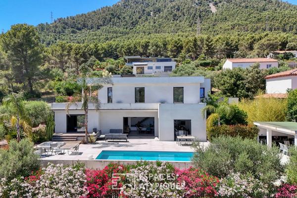 Villa contemporaine avec piscine cadre nature
