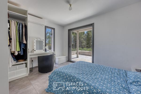 Villa contemporaine avec piscine cadre nature