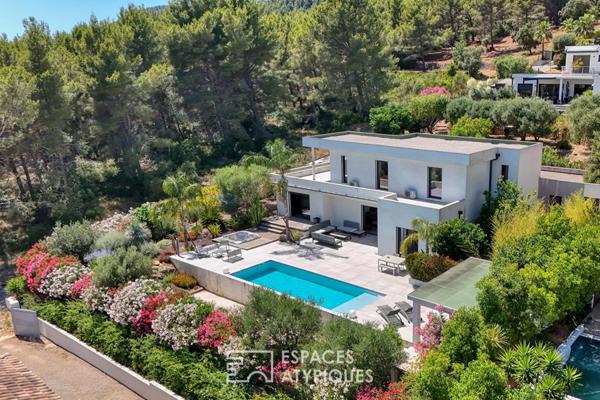 Villa contemporaine avec piscine cadre nature