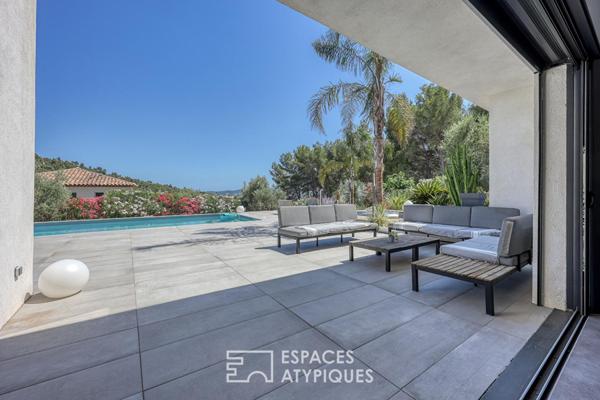 Villa contemporaine avec piscine cadre nature
