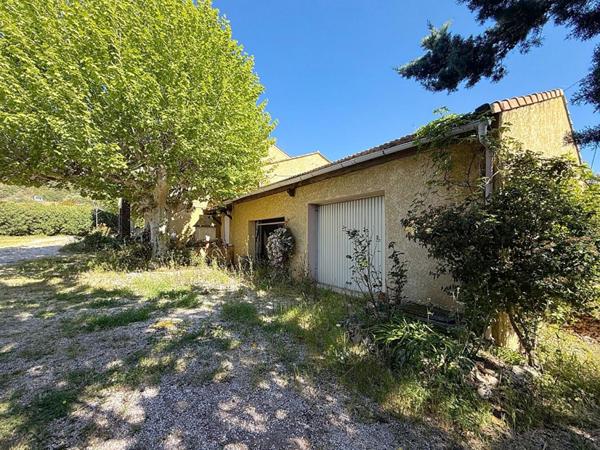 Cuers ! Propriété de 320 m2 avec garage à rénover